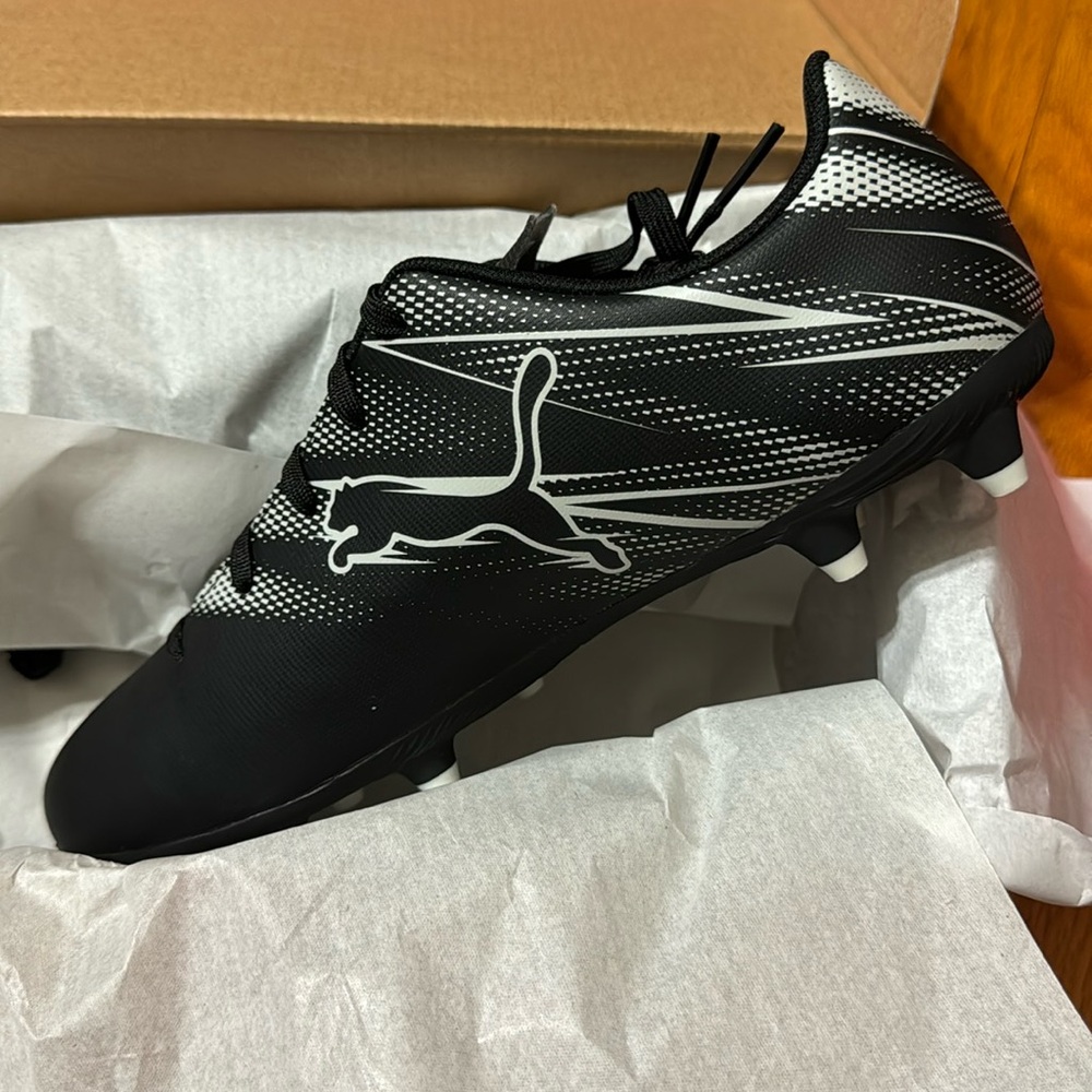 NWB-PUMA youth soccer cleats